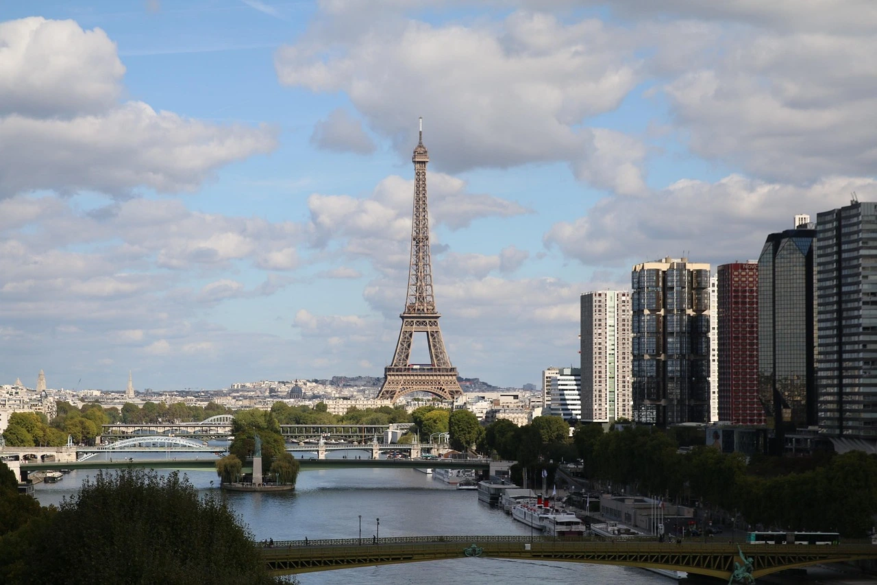 solliciter un avocat en droit des étrangers à Paris pour maximiser vos chances de régularisation